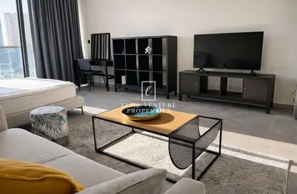 شقة - 1 حمام للايجار في في2 - مدينة دبي الرياضية - دبي