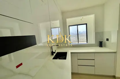 شقة - 2 غرف نوم - 2 حمامات للايجار في بن غاطي كورنر - الضاحية 10 - قرية جميرا الدائرية - دبي