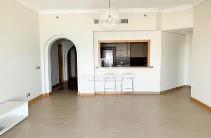 Apartment - 4 Bedrooms - 4 Bathrooms for rent in Al Das - Shoreline Apartments - Palm Jumeirah - Dubai