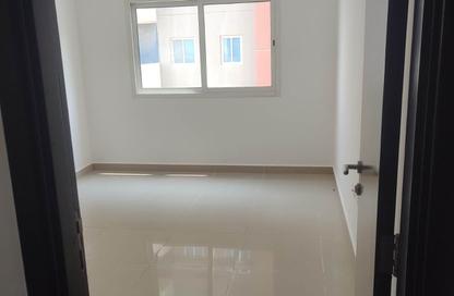 Apartment - 3 Bedrooms - 4 Bathrooms for rent in Tower 37 - Al Reef Downtown - Al Reef - Abu Dhabi