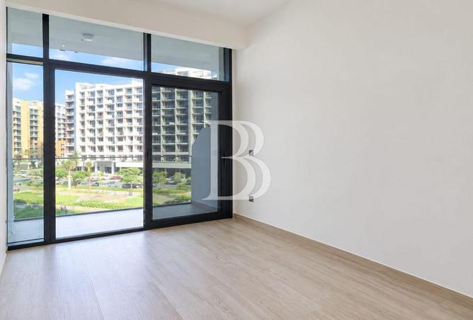 Semi furnished | Vacant | Prime location photo 2