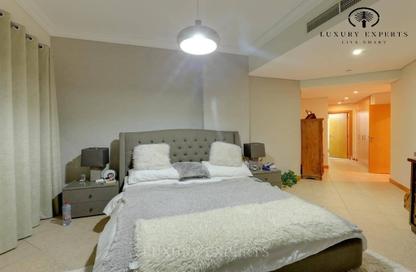 Apartment - 2 Bedrooms - 3 Bathrooms for rent in Al Anbara - Shoreline Apartments - Palm Jumeirah - Dubai