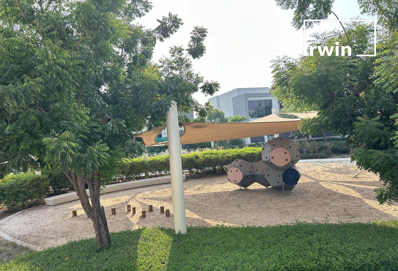 Vacant Now | Lanscaped | On The Park photo 15