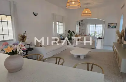 Villa - 3 Bedrooms - 3 Bathrooms for rent in Umm Suqeim 1 Villas - Umm Suqeim 1 - Umm Suqeim - Dubai