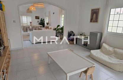 Villa - 3 Bedrooms - 3 Bathrooms for rent in Umm Suqeim 1 Villas - Umm Suqeim 1 - Umm Suqeim - Dubai