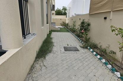 Apartment - 4 Bedrooms - 5 Bathrooms for rent in Al Falaj - Al Riqqa - Sharjah
