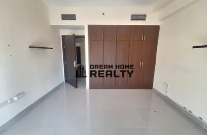 شقة - 2 غرف نوم - 3 حمامات للايجار في 2 مبنى تايجر - شارع التعاون - التعاون - الشارقة