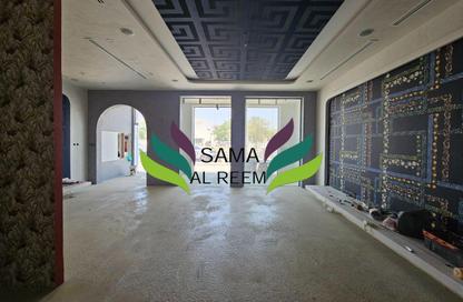 Retail - Studio - 2 Bathrooms for rent in Umm Suqeim 1 Villas - Umm Suqeim 1 - Umm Suqeim - Dubai