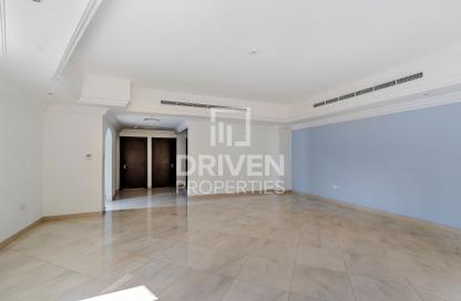 Townhouse - 4 - 6 for rent in Garden Lane Villas - District 15 - Jumeirah Village Circle - Dubai