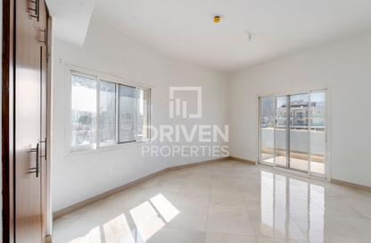 Townhouse - 4 - 6 for rent in Garden Lane Villas - District 15 - Jumeirah Village Circle - Dubai