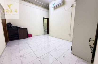 Apartment - 1 Bedroom - 1 Bathroom for rent in Al Falah Street - City Downtown - Abu Dhabi