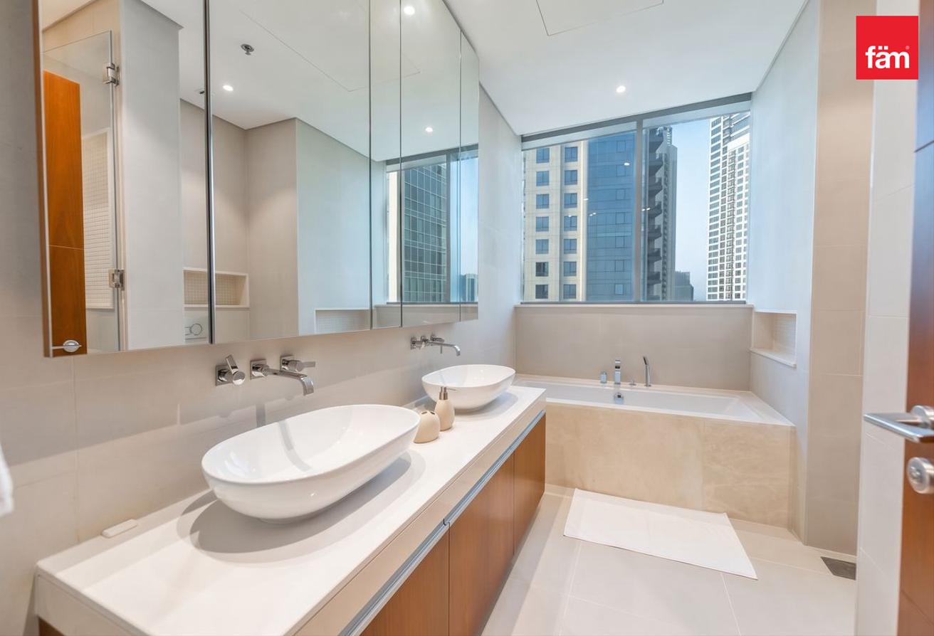 4BR + Maids | Dubai Skyline View | Huge Terrace photo 19