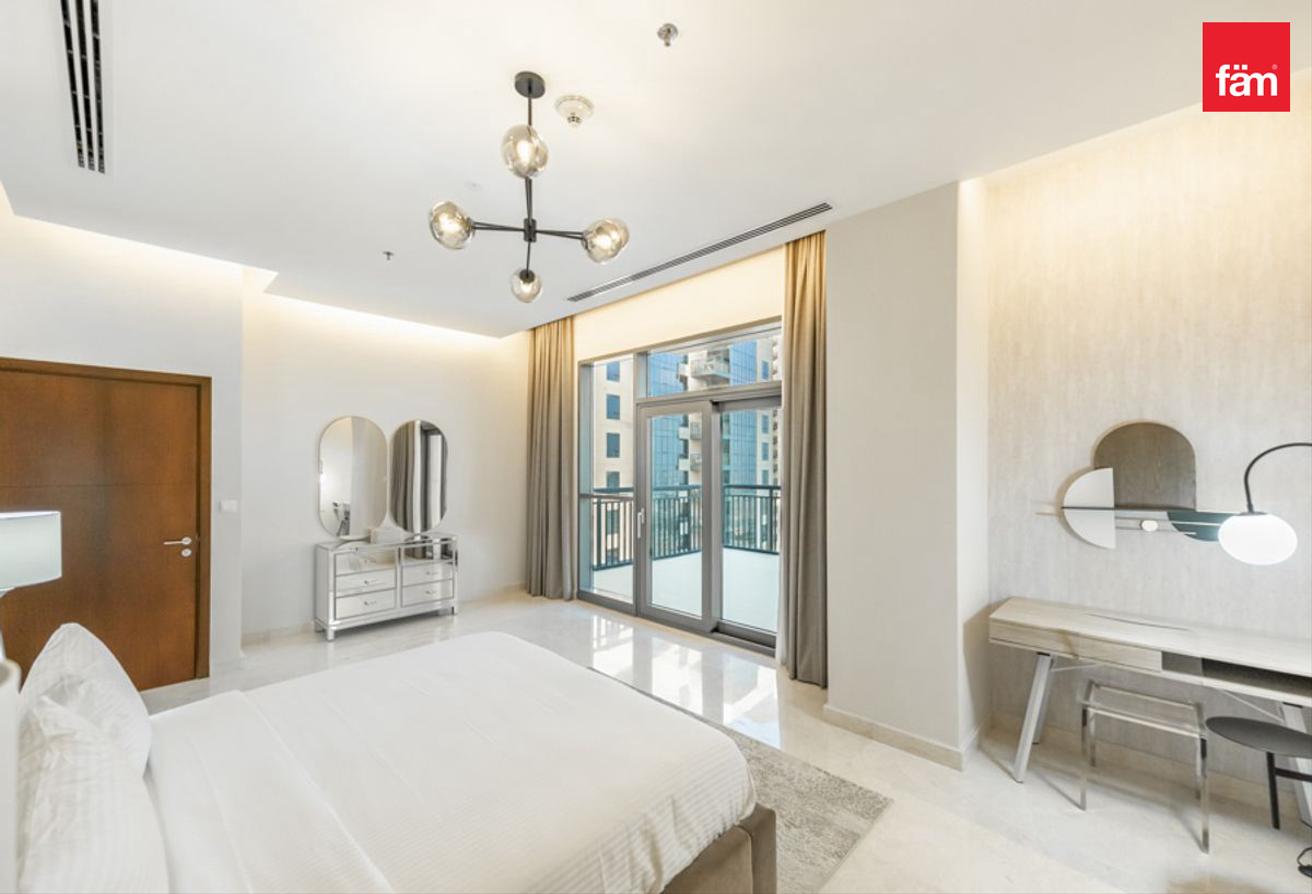 4BR + Maids | Dubai Skyline View | Huge Terrace photo 12