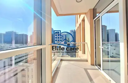 شقة - 2 غرف نوم - 3 حمامات للايجار في يونايتد سكوير - الخالدية - أبوظبي
