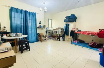 شقة - 1 حمام للبيع في اي08 - طراز مغربي - المدينة العالمية - دبي