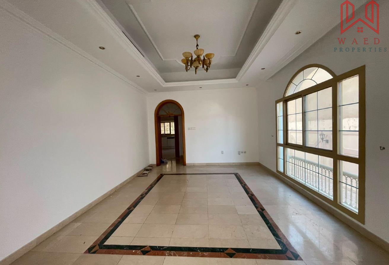 Exquisite 5-BR Villa for Rent | Private Garden photo 4