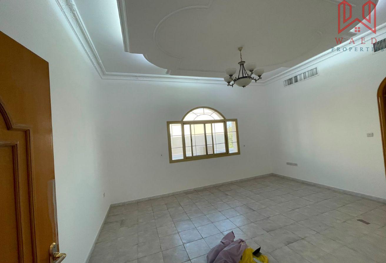 Exquisite 5-BR Villa for Rent | Private Garden photo 10