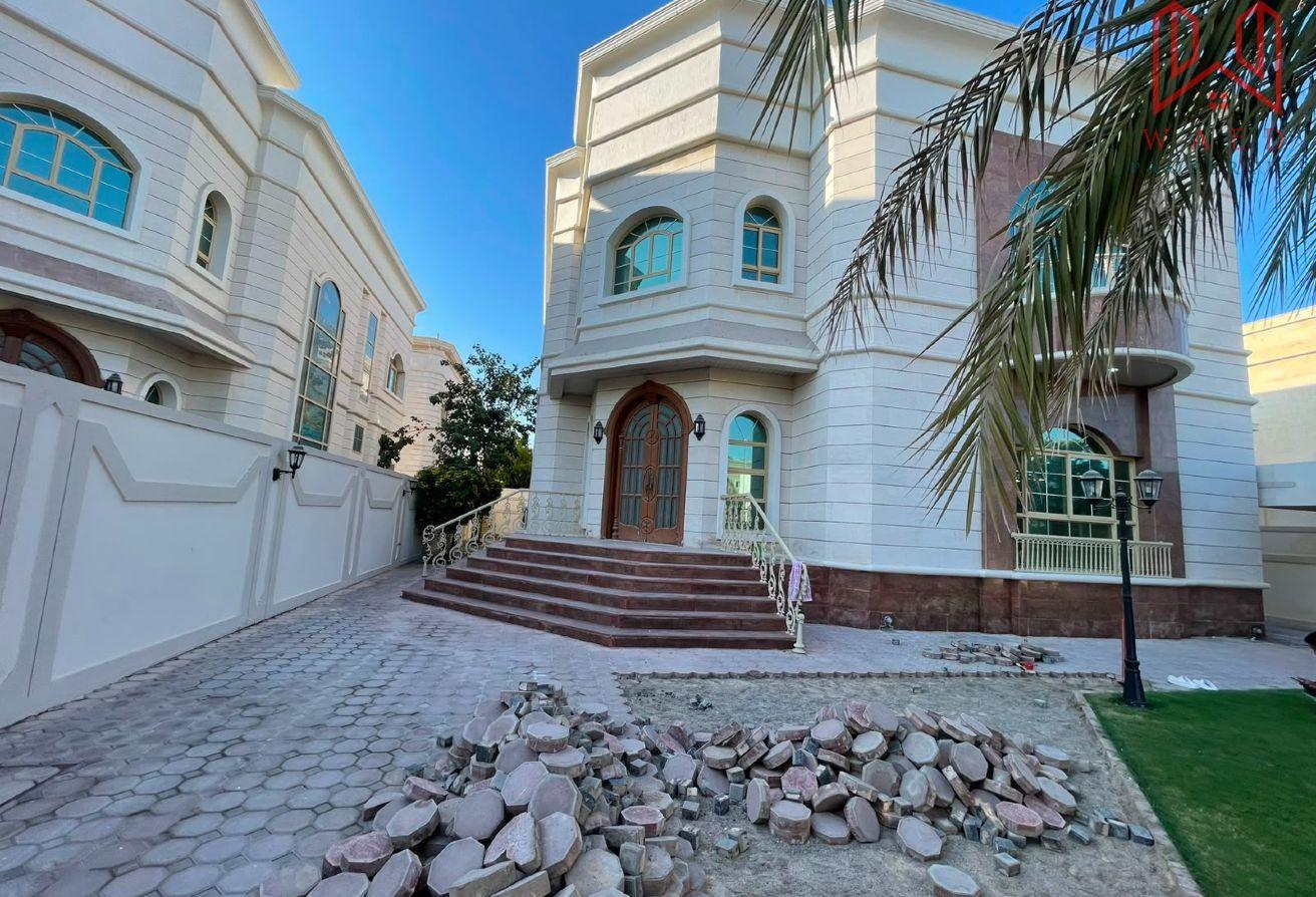 Exquisite 5-BR Villa for Rent | Private Garden photo 6