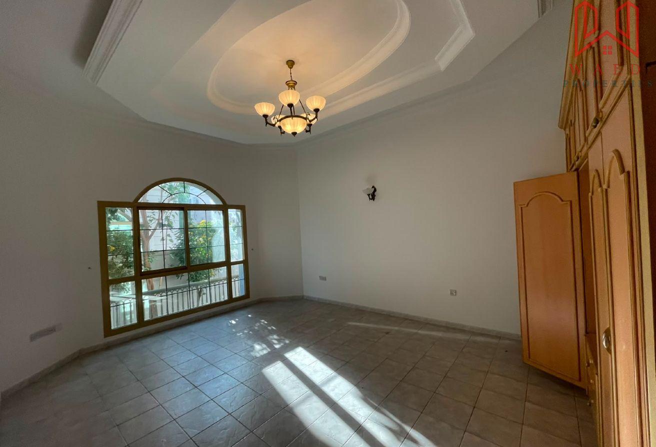Exquisite 5-BR Villa for Rent | Private Garden photo 11