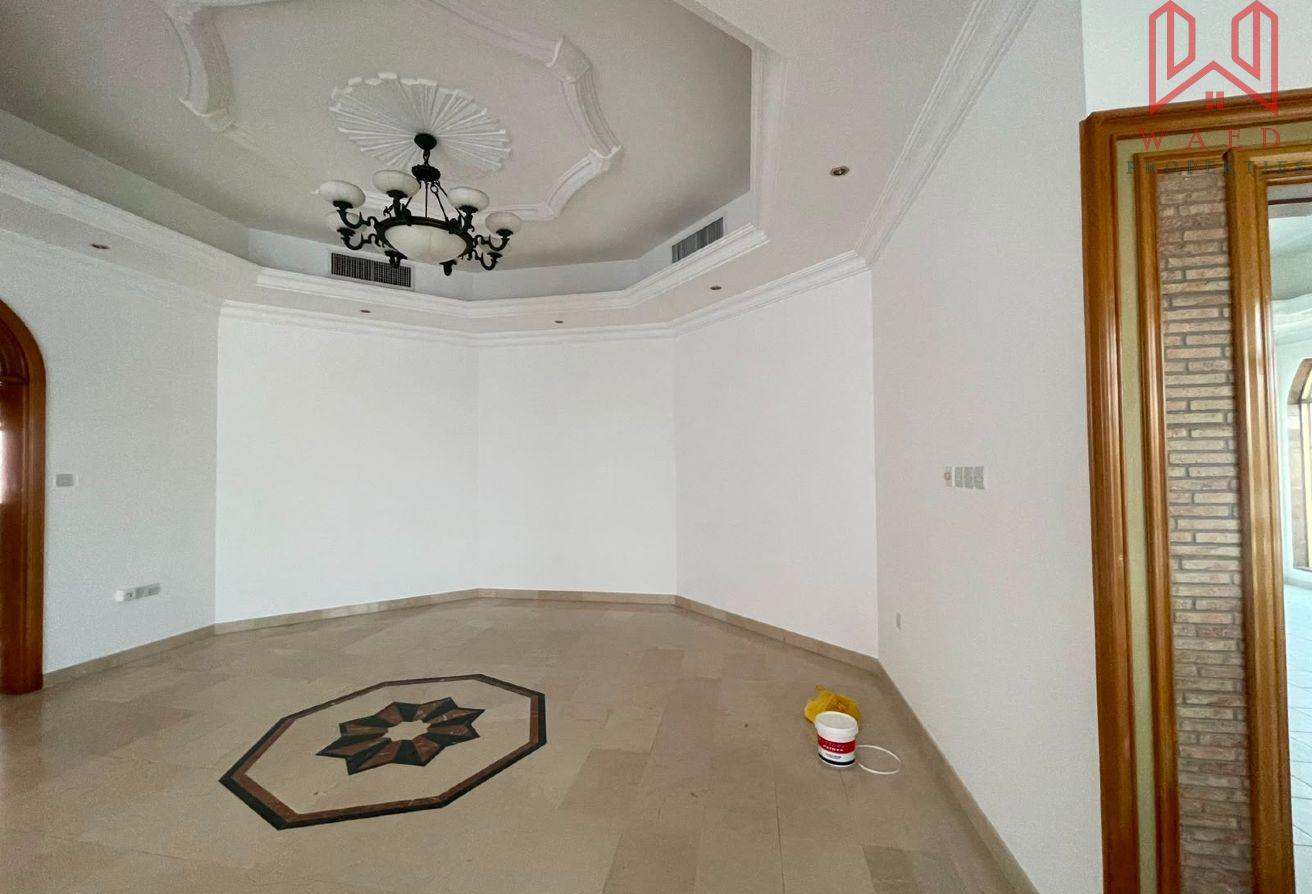 Exquisite 5-BR Villa for Rent | Private Garden photo 5