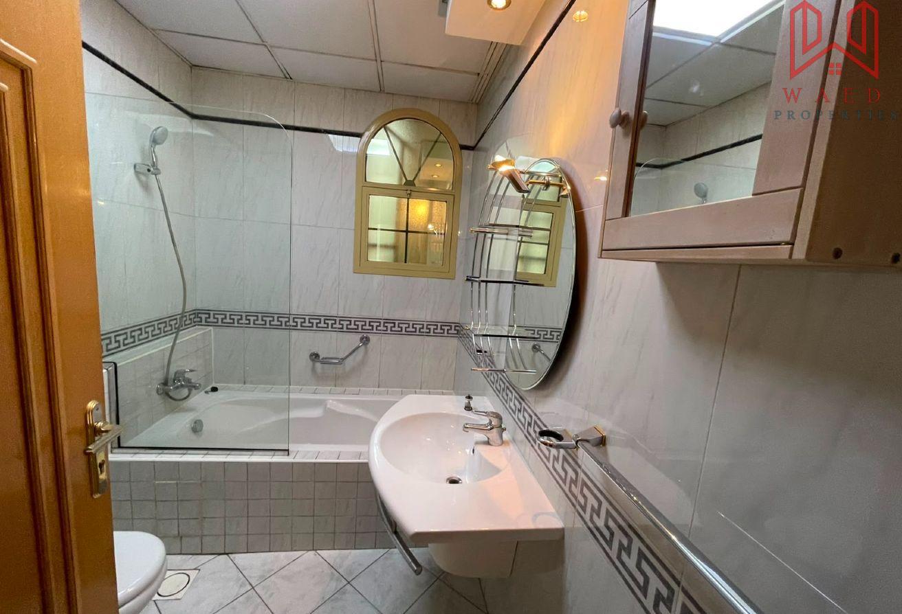 Exquisite 5-BR Villa for Rent | Private Garden photo 14