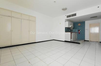 Apartment - Studio - 1 Bathroom for rent in Abu Shagara building - Abu shagara - Sharjah Apartment - Studio - 1 Bathroom for rent in Abu Shagara building - Abu shagara - Sharjah