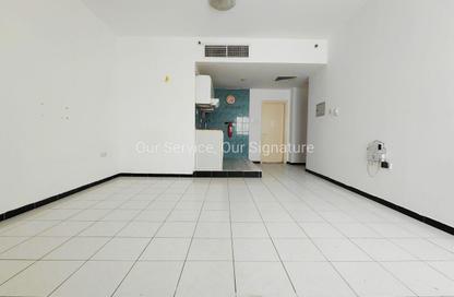 Apartment - Studio - 1 Bathroom for rent in Abu Shagara building - Abu shagara - Sharjah