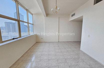 Apartment - 1 - 1 for rent in Al Wahda Building - Al Majaz 2 - Al Majaz - Sharjah
