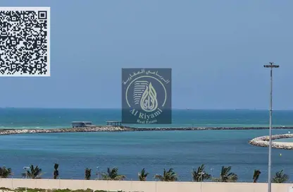 شقة - غرفة نوم - 2 حمامات للايجار في مساكن كورنيش عجمان - طريق كورنيش عجمان - عجمان