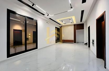 عمارة بالكامل - 7+ - 7+ للايجار في أم الثعوب - أم القيوين