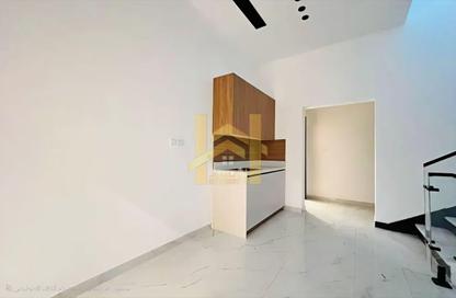 عمارة بالكامل - 7+ - 7+ للايجار في أم الثعوب - أم القيوين