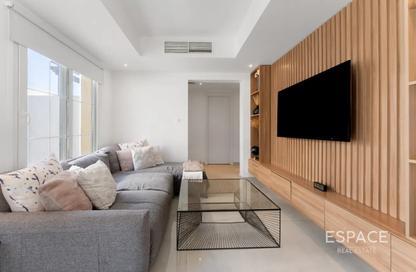 Villa - 2 Bedrooms - 2 Bathrooms for rent in Springs 4 - The Springs - Dubai