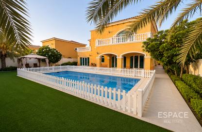 Villa - 5 Bedrooms - 5 Bathrooms for rent in District 2 - Jumeirah Park - Dubai