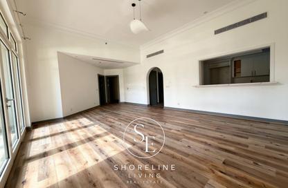 Apartment - 2 Bedrooms - 3 Bathrooms for rent in Al Hallawi - Shoreline Apartments - Palm Jumeirah - Dubai
