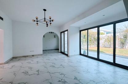 Villa - 3 Bedrooms - 4 Bathrooms for rent in Umm Suqeim 3 - Umm Suqeim - Dubai