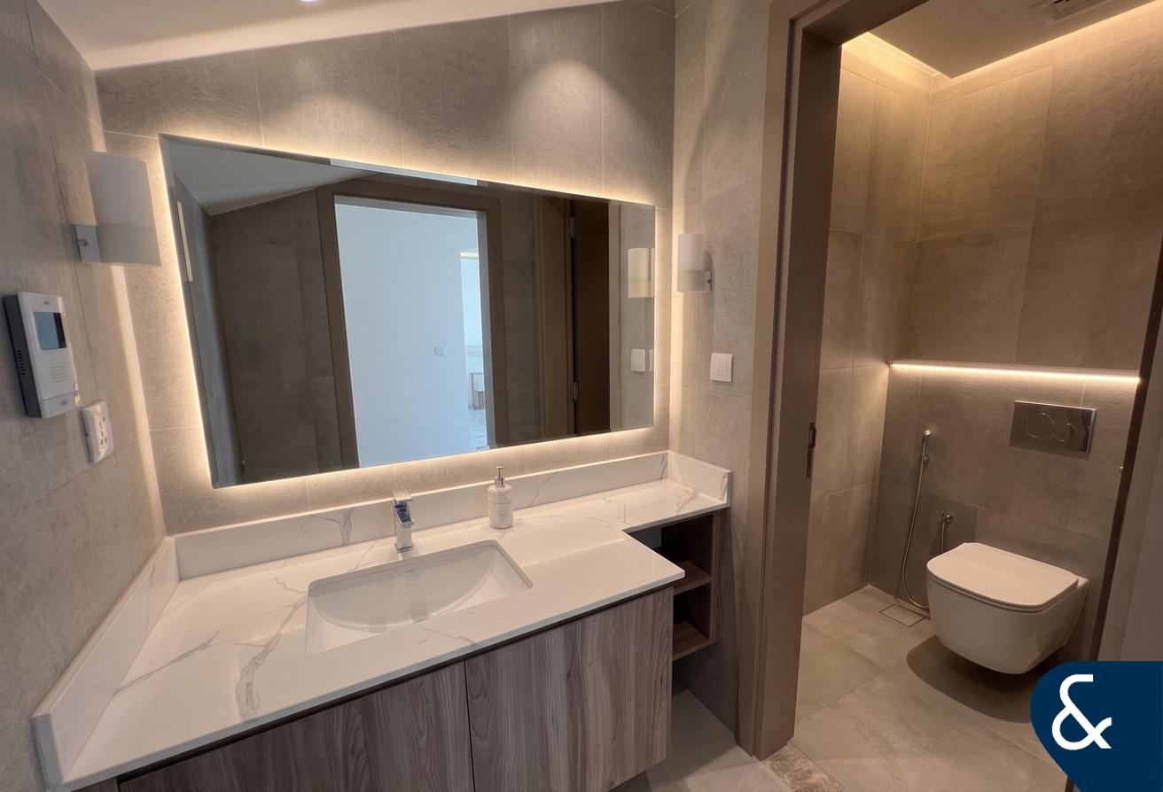 Single Row | Private Pool | Elevator | New photo 8