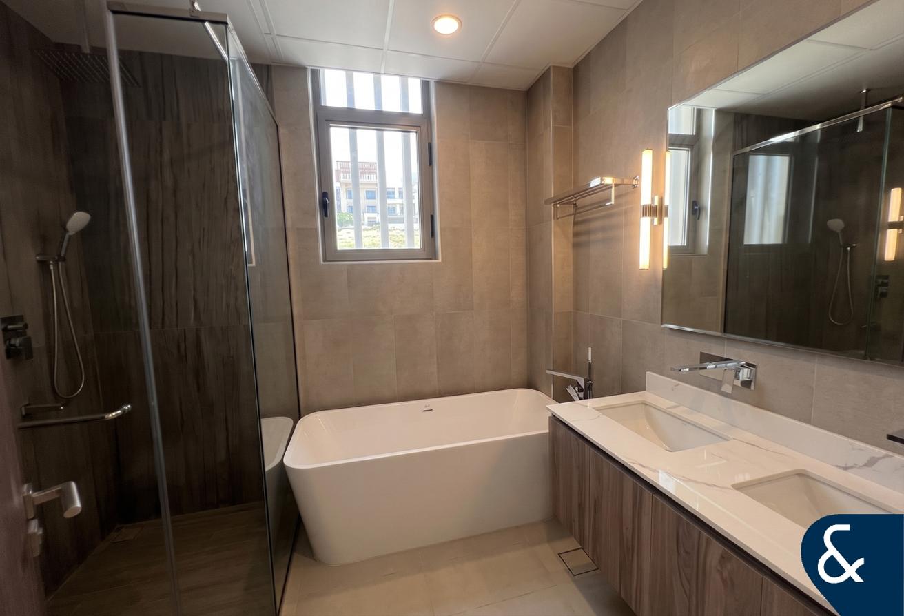 Single Row | Private Pool | Elevator | New photo 6