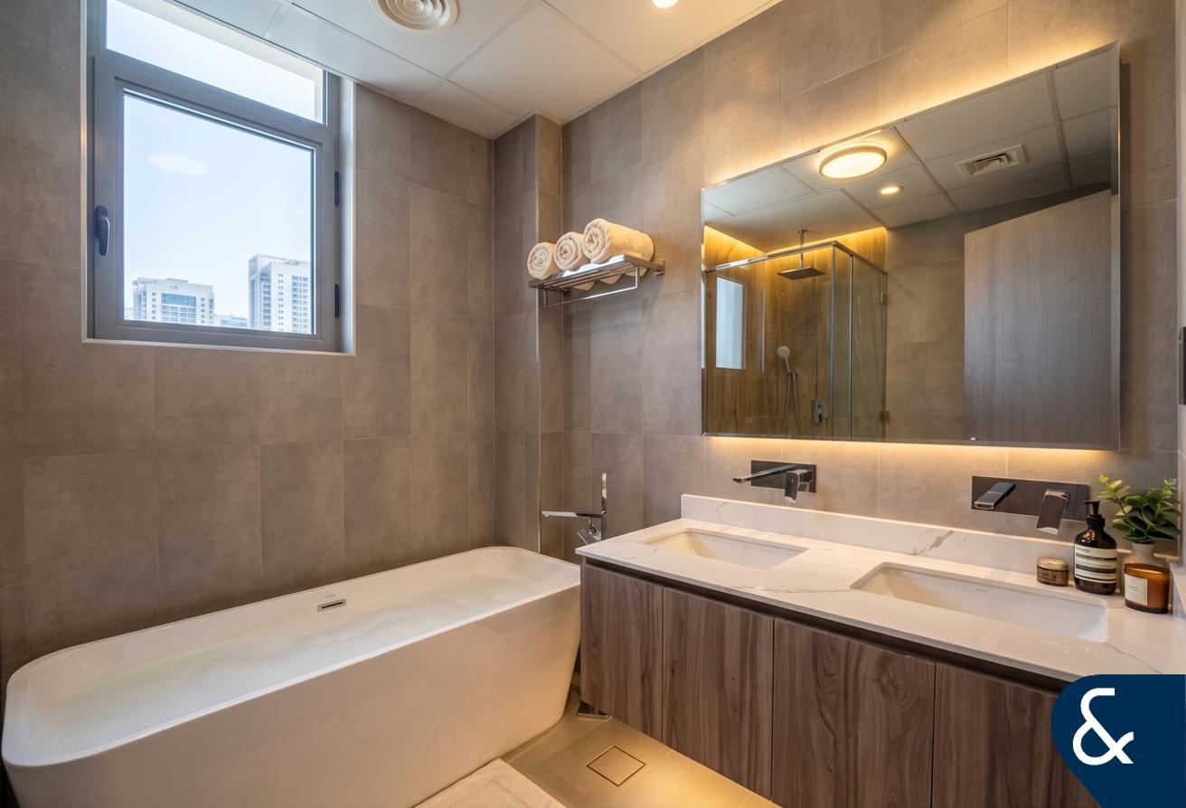 Single Row | Private Pool | Elevator | New photo 10