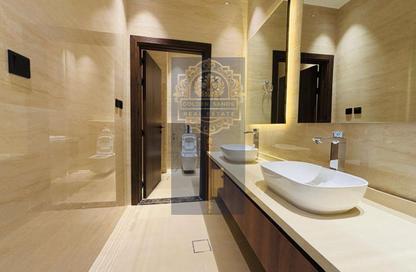 Townhouse - 5 - 6 for rent in Tilal City - Sharjah