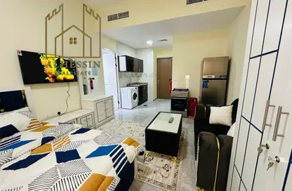 شقة - 1 حمام للايجار في مساكن كورنيش عجمان - طريق كورنيش عجمان - عجمان