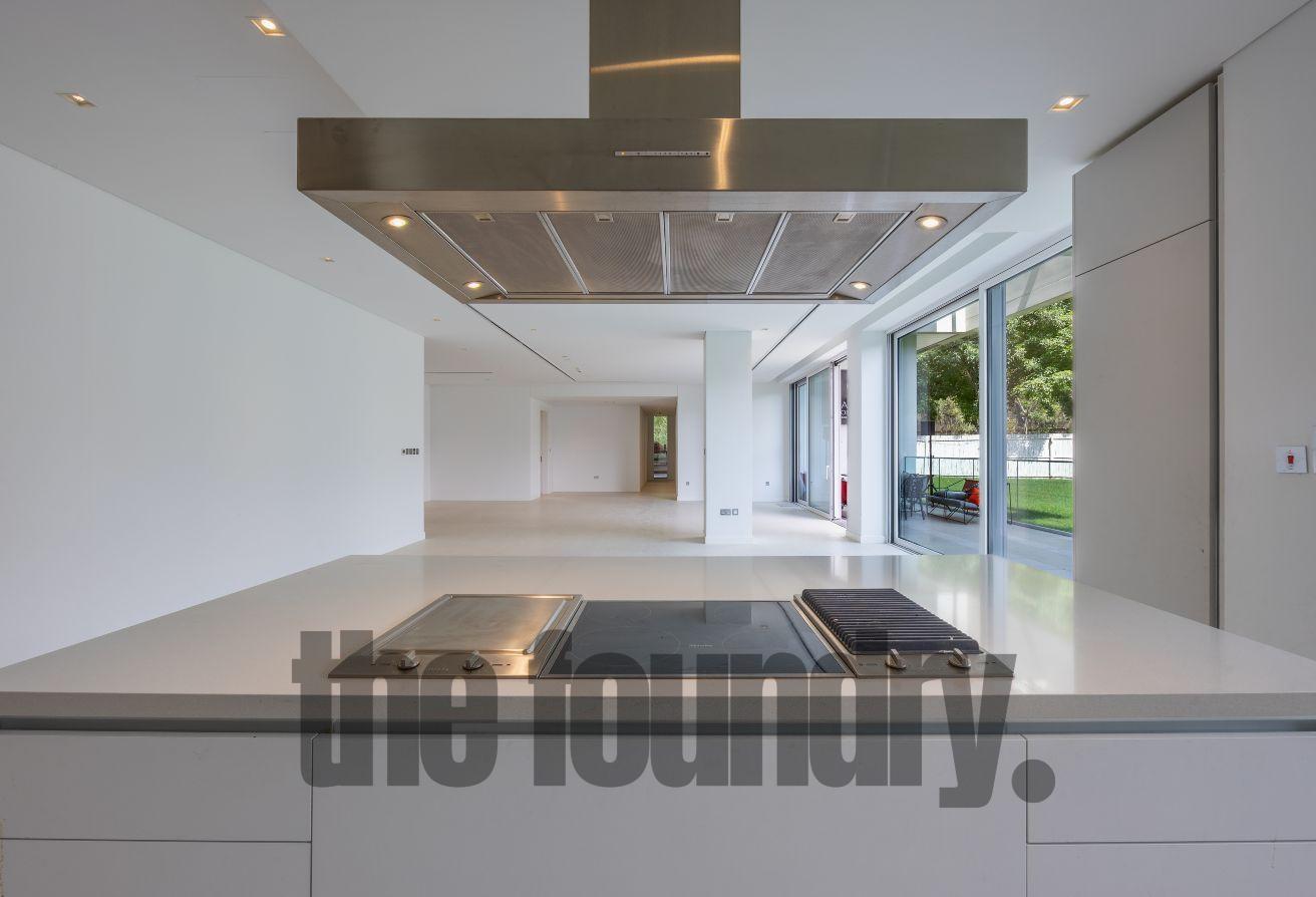 Ground Floor Gem | Massive Private Garden | Availa photo 4