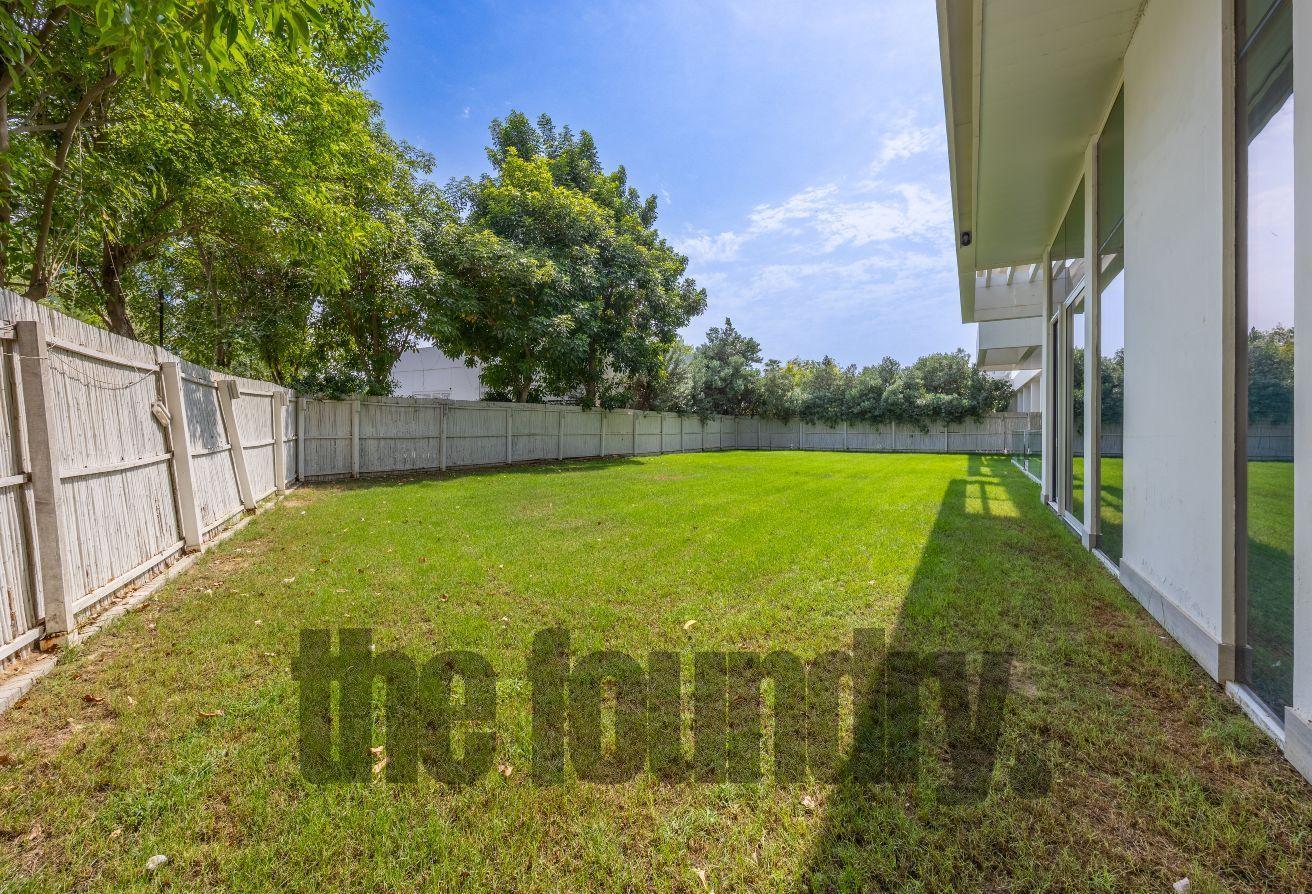 Ground Floor Gem | Massive Private Garden | Availa photo 14