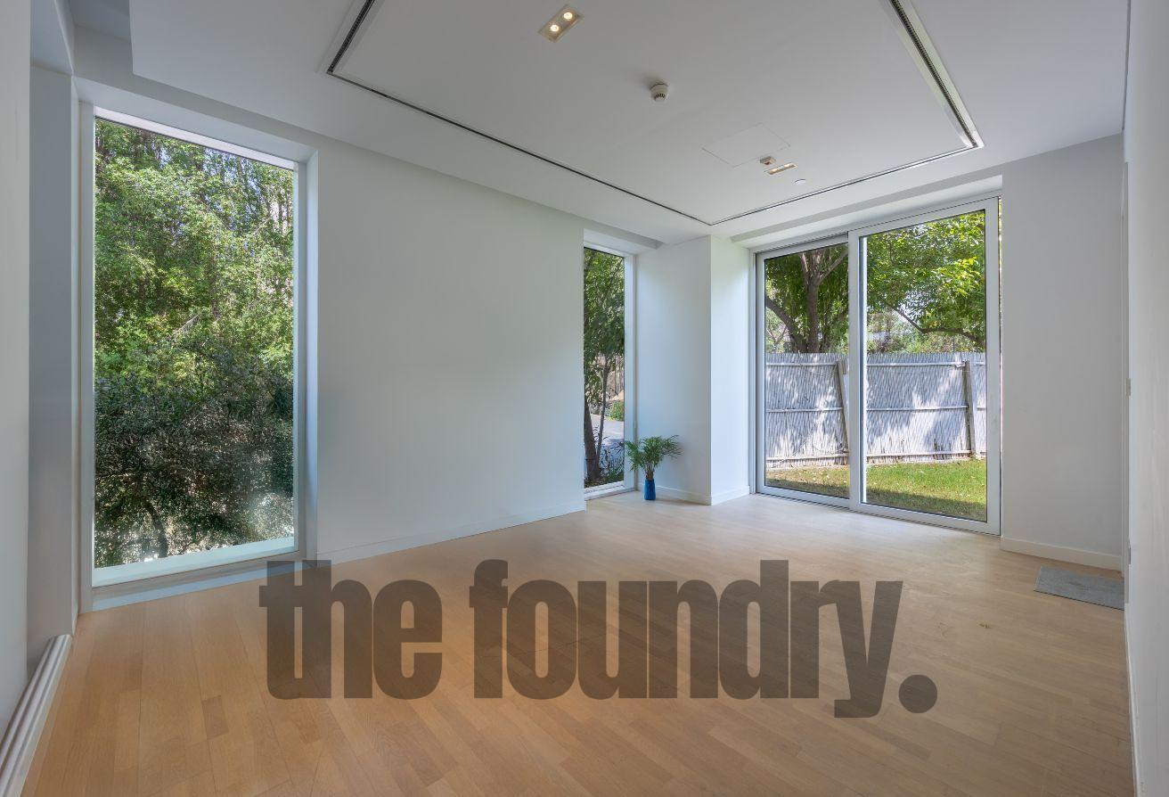Ground Floor Gem | Massive Private Garden | Availa photo 8