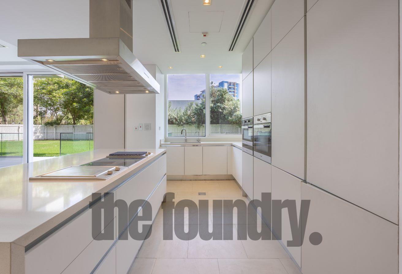 Ground Floor Gem | Massive Private Garden | Availa photo 7