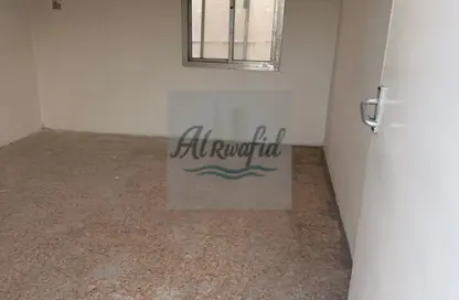سكن عمال - استوديو للايجار في المنطقة الصناعية رقم 12 - المنطقة الصناعية بالشارقة - الشارقة