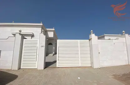 فيلا - 3 غرف نوم - 3 حمامات للايجار في الرفاع - رأس الخيمة