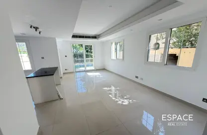 Villa - 2 Bedrooms - 2 Bathrooms for rent in Springs 15 - The Springs - Dubai