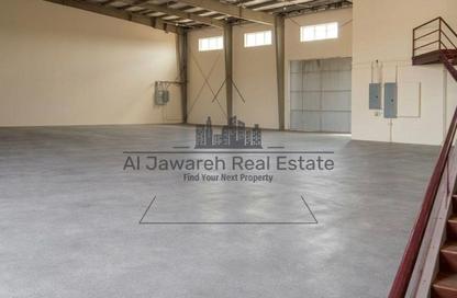 Warehouse - Studio - 2 Bathrooms for rent in Umm Al Thuoob - Umm Al Quwain