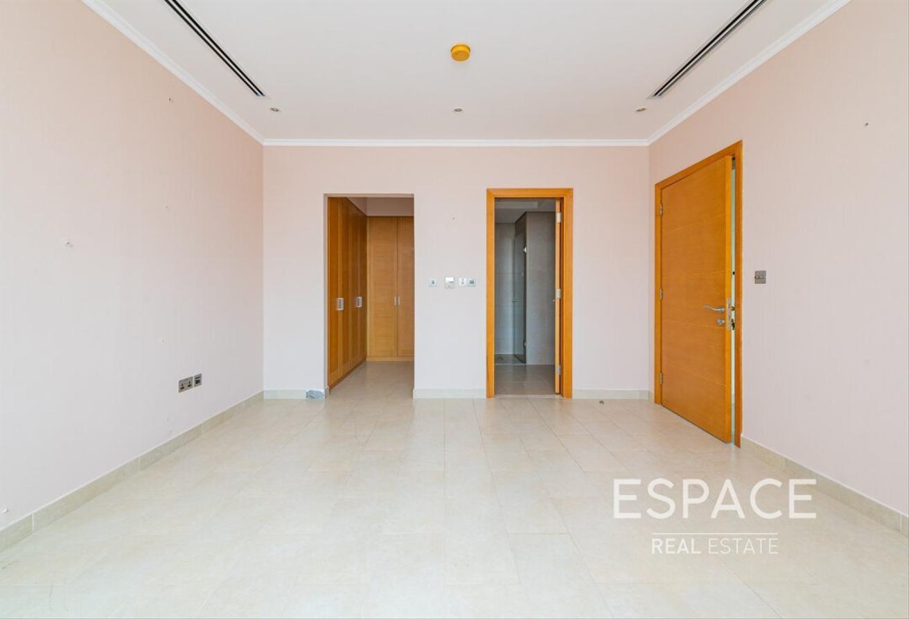 4 Bed | Close to Amenities | Vacant 25th Aug photo 5