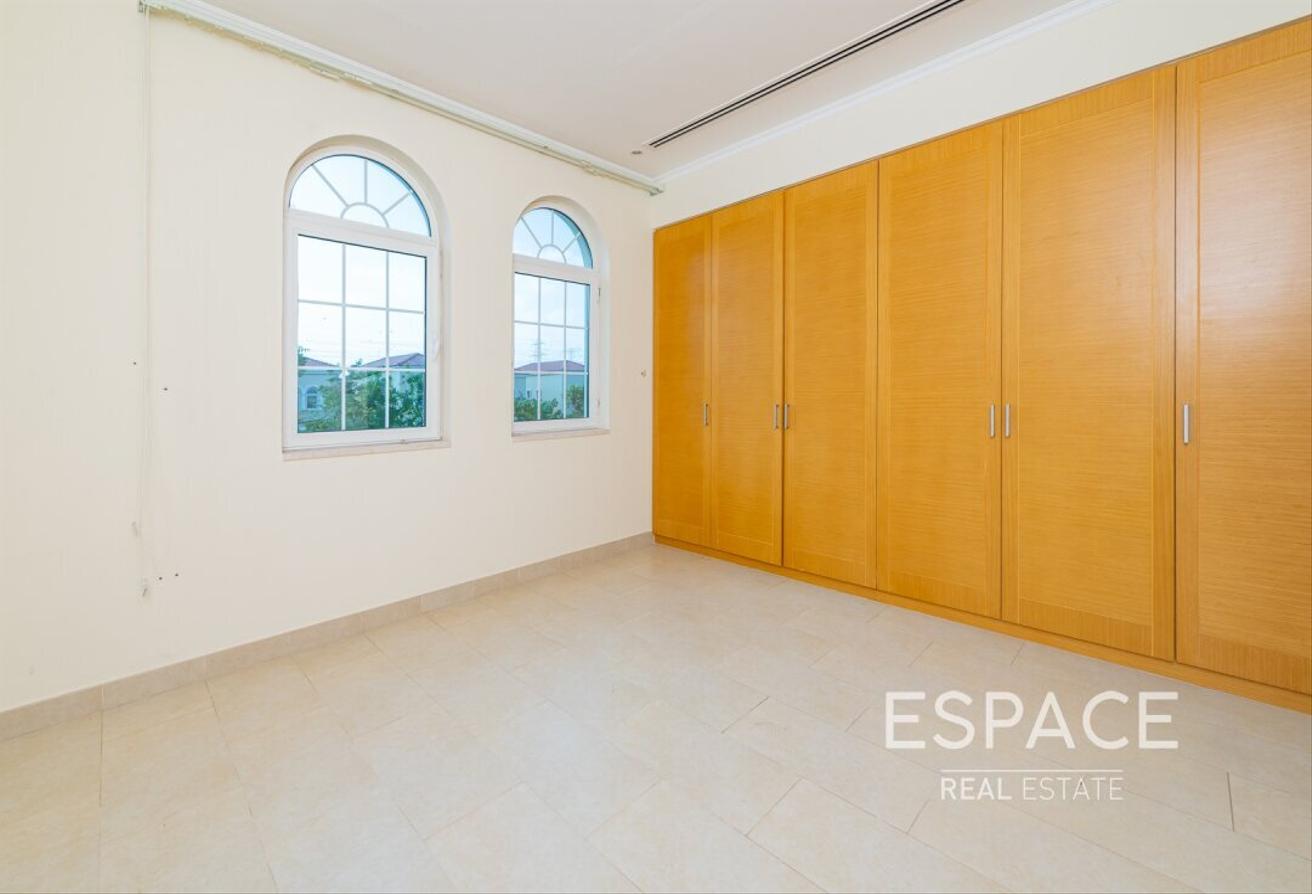 4 Bed | Close to Amenities | Vacant 25th Aug photo 11